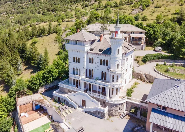 Aparthotel Chateau Des Magnans By Nevesol Jausiers