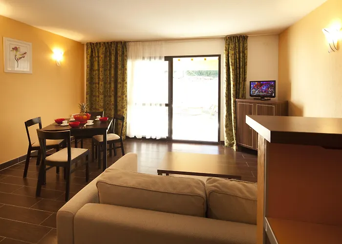 Aparthotel Résidence Château Des Magnans By Nevesol 3*